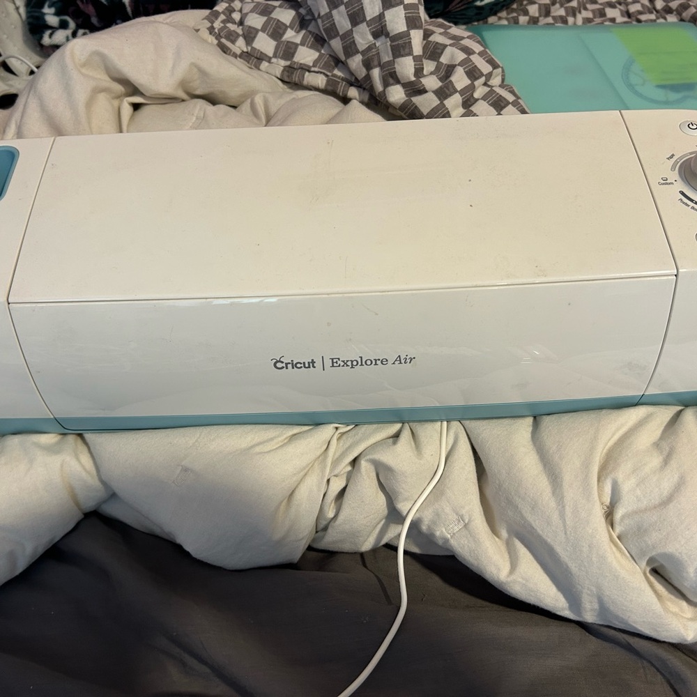 Cricut Cutting Machine Dial in White and Silver